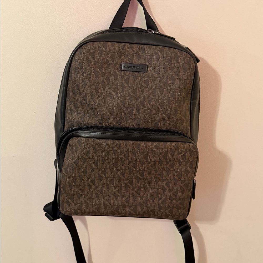 MICHAEL KORS
Jaycee Large Logo Backpack